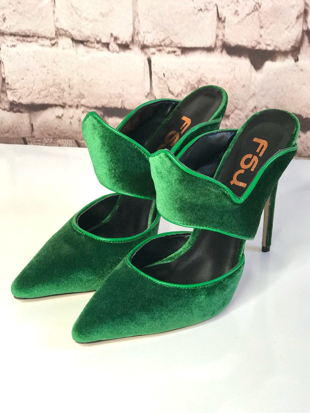 WICKED FJ5 NEW Green Velour Pointed Toe Open Back 5 inch Stiletto Size 7 pumps - Picture 16 of 16